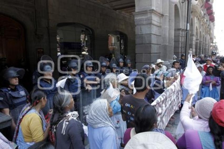 MANIFESTACIÓN CANOA