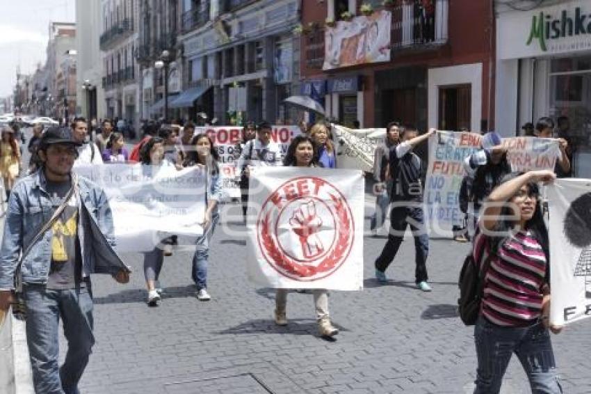 MANIFESTACIÓN FEET