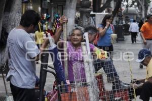 ADULTOS MAYORES LABORANDO