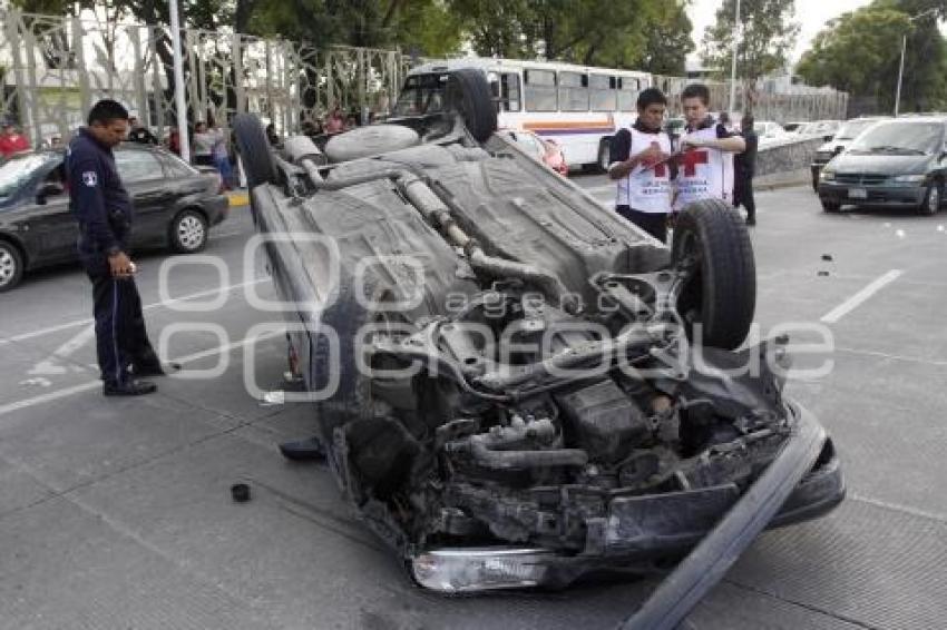 VOLCADURA BULEVAR 5 DE MAYO