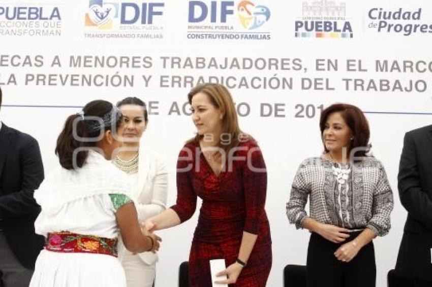 ENTREGA DE BECAS MENORES TRABAJADORES