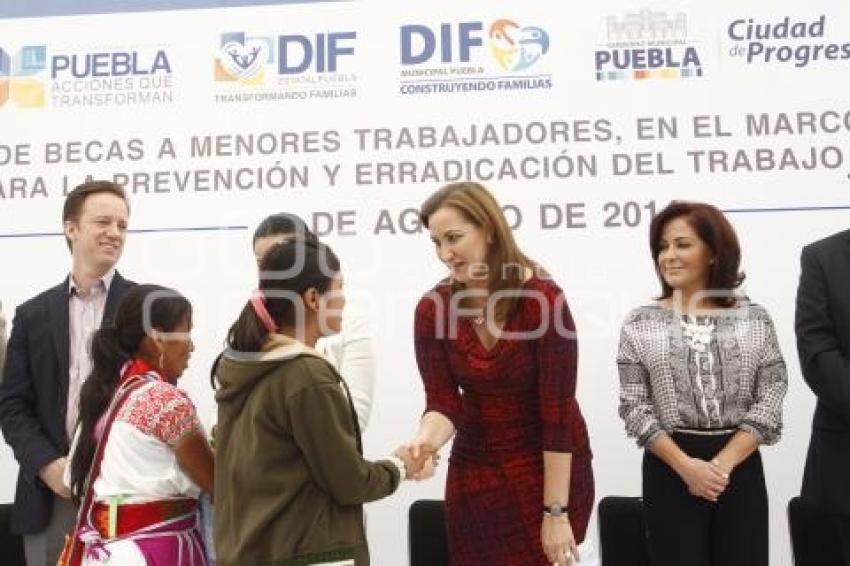 ENTREGA DE BECAS MENORES TRABAJADORES