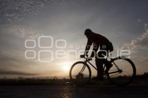 VIDA COTIDIANA . CICLISTA