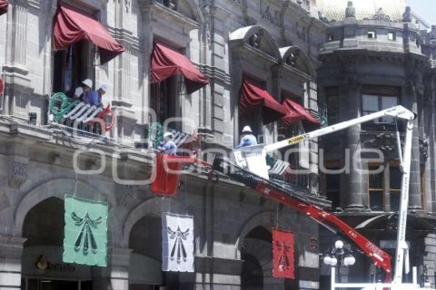 ADORNOS PATRIOS . PALACIO MUNICIPAL