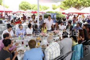 FERIA DEL CHILE EN NOGADA