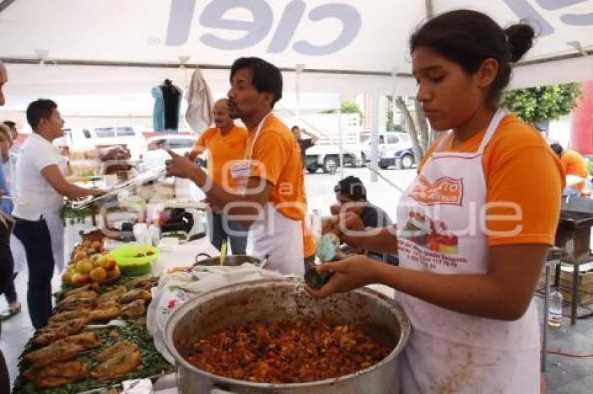 FERIA DEL CHILE EN NOGADA