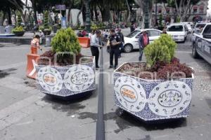 PLUMA VEHICULAR . ZÓCALO