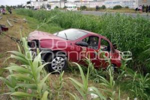 AUTOMOVILISTA CAE A DREN . TEHUACÁN