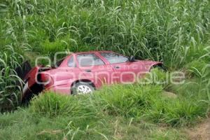 AUTOMOVILISTA CAE A DREN . TEHUACÁN