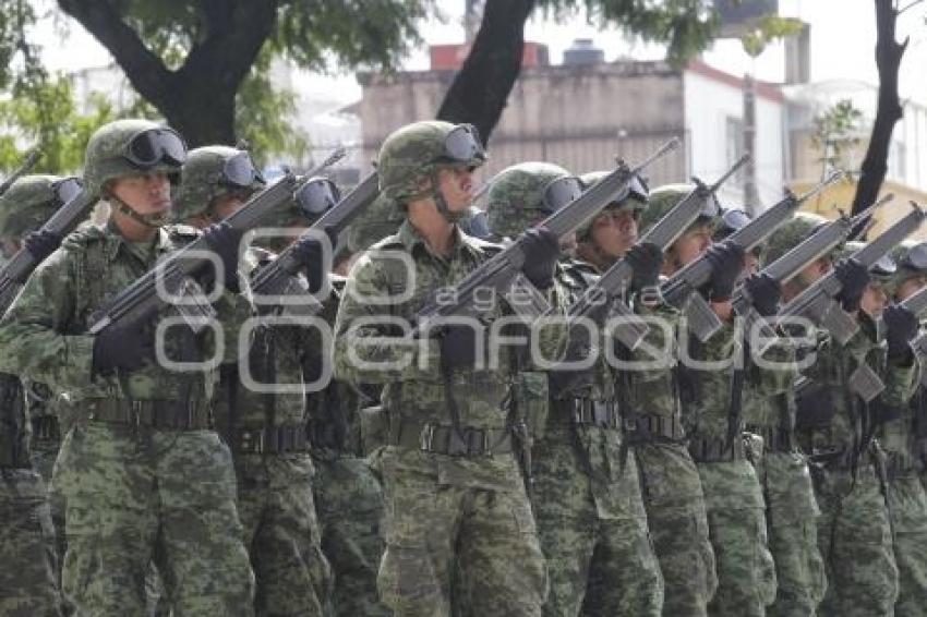 EJÉRCITO . ENSAYO . NIÑOS HÉROES