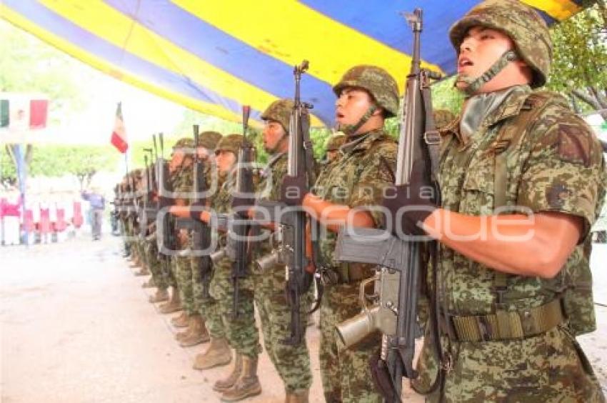 TEHUACÁN . CEREMONIA NIÑOS HÉROES