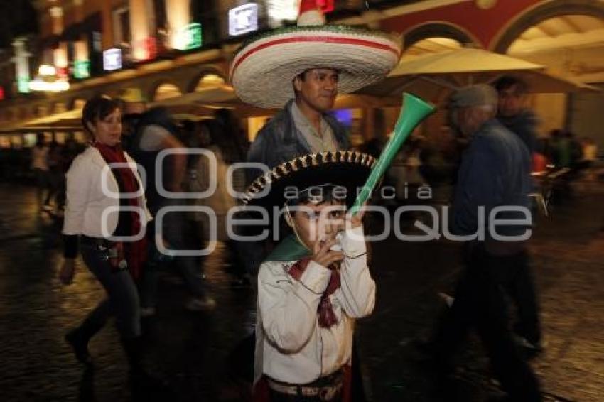 GRITO DE INDEPENDENCIA . ZÓCALO