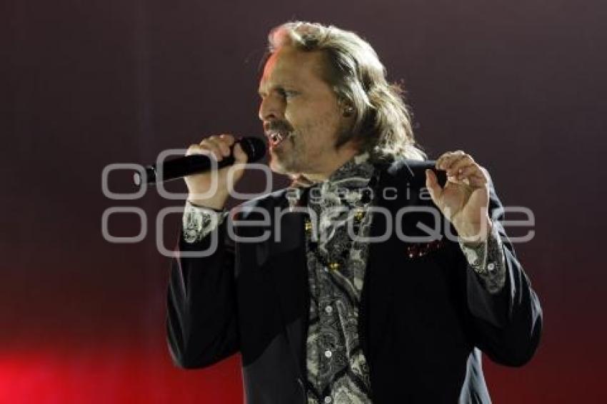 FIESTAS PATRIAS . MIGUEL BOSÉ