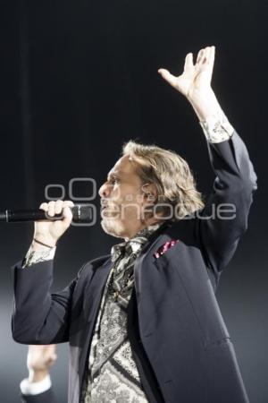 FIESTAS PATRIAS . MIGUEL BOSÉ