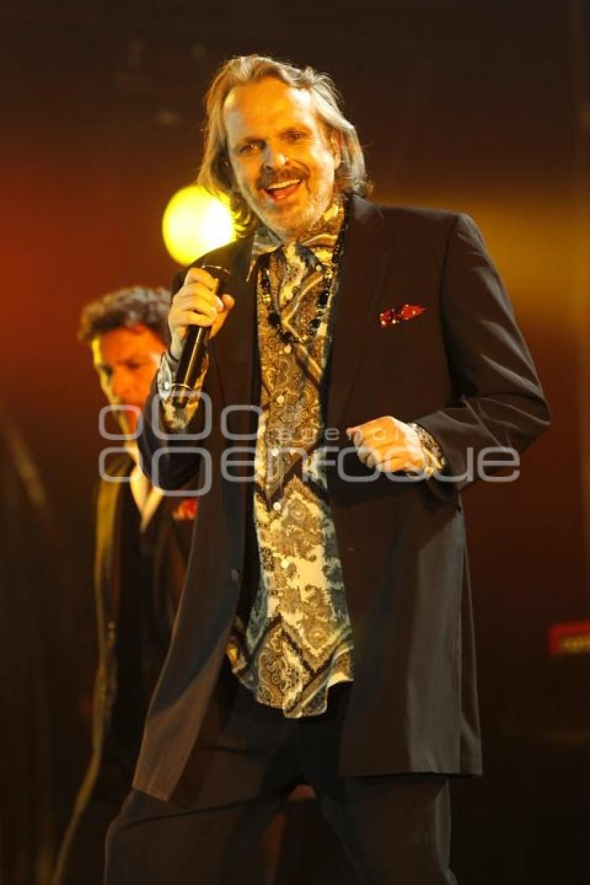 FIESTAS PATRIAS . MIGUEL BOSÉ