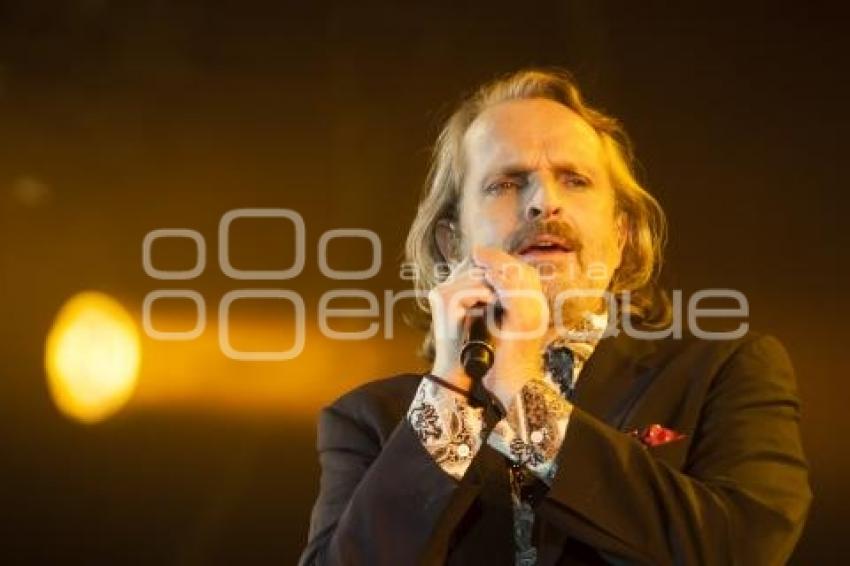 FIESTAS PATRIAS . MIGUEL BOSÉ