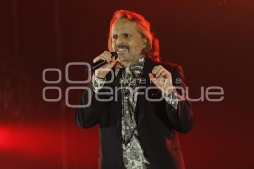 FIESTAS PATRIAS . MIGUEL BOSÉ