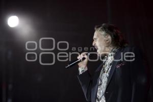 FIESTAS PATRIAS . MIGUEL BOSÉ