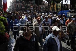 MANIFESTACIÓN ARTESANOS Y COMERCIANTES