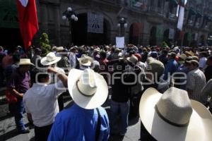 MANIFESTACIÓN ARTESANOS Y COMERCIANTES