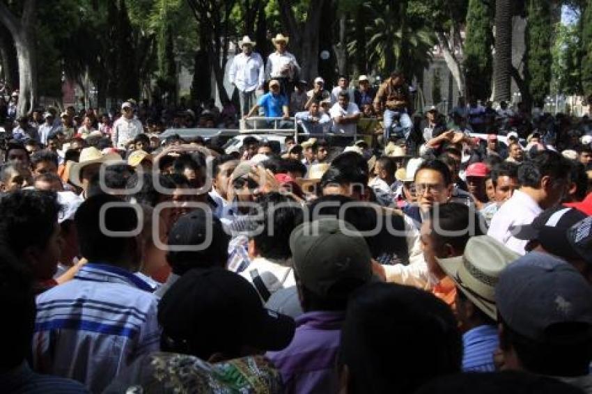 MANIFESTACIÓN ARTESANOS Y COMERCIANTES