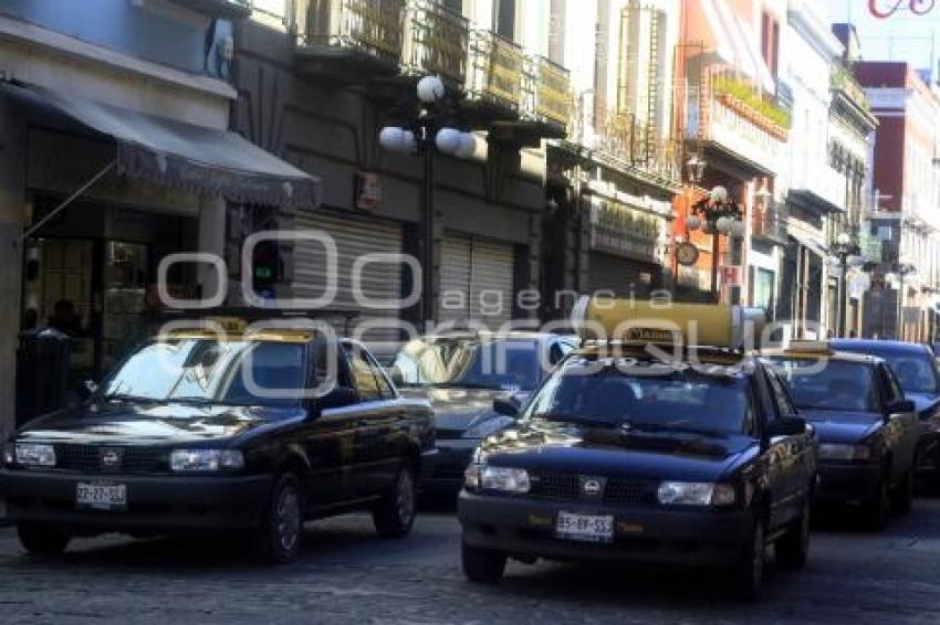 TRANSPORTE . TAXI
