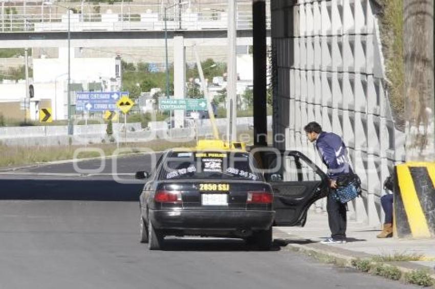 TRANSPORTE . TAXI