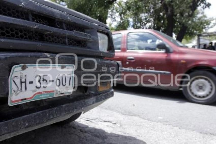 CIRCULAN AUTOS CON PLACAS ANTERIORES