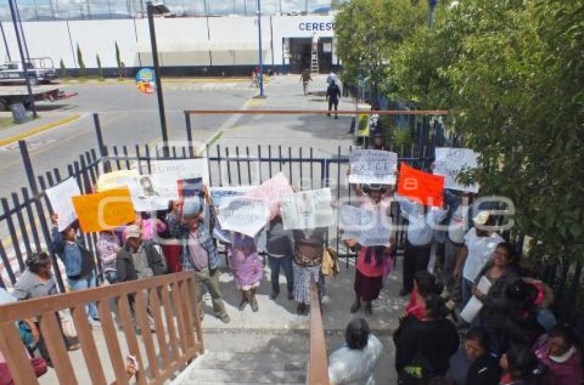 TEHUACÁN . MANIFESTACIÓN EN CERESO