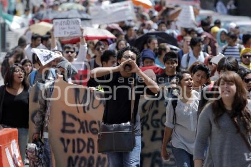 MARCHA POR AYOTZINAPA