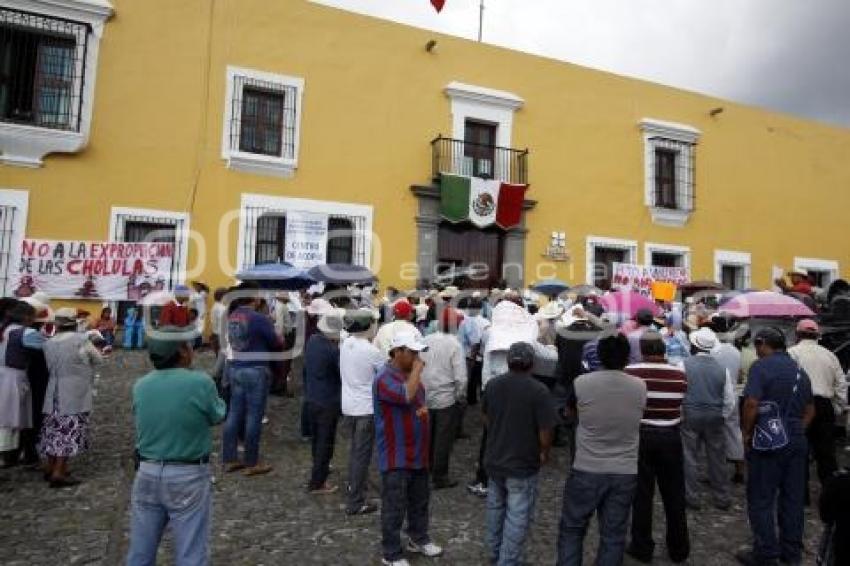 MANIFESTANTES CHOLULA . CASA AGUAYO