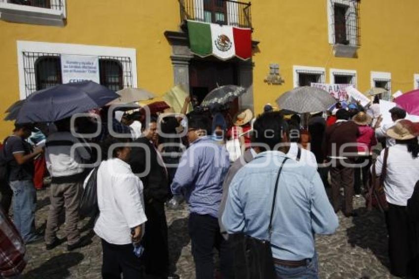 MANIFESTANTES CHOLULA . CASA AGUAYO