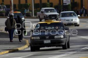 TRANSPORTE . TAXI