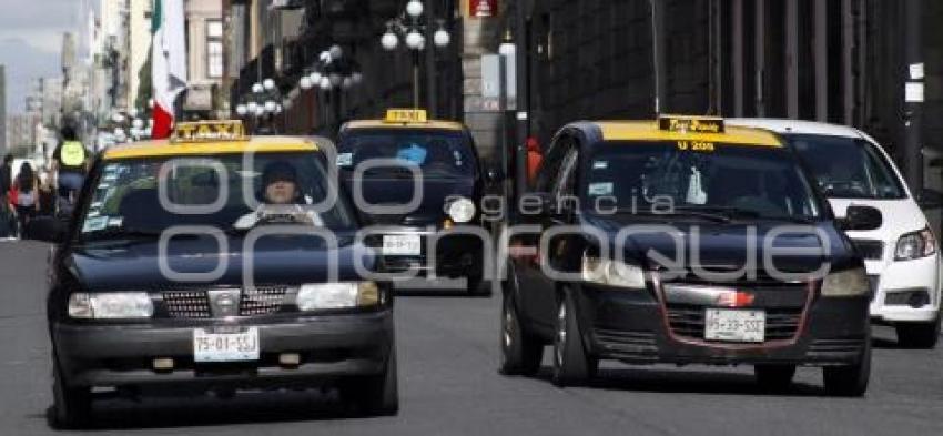 TRANSPORTE . TAXI