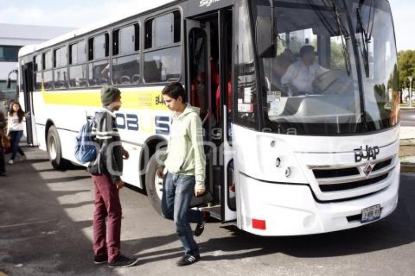 TRANSPORTE UNIVERSITARIO