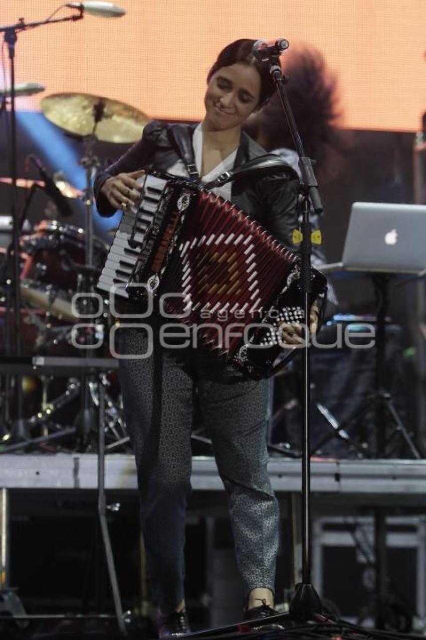 SOMOS AMÉRICA . JULIETA VENEGAS