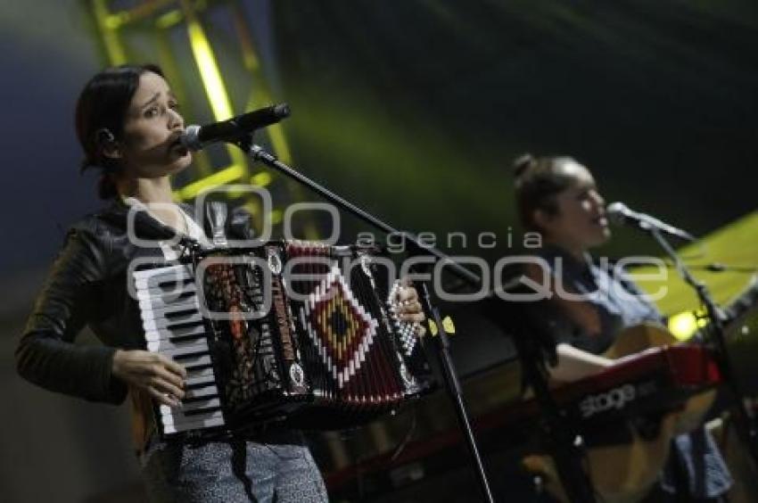 SOMOS AMÉRICA . JULIETA VENEGAS