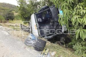 VOLCADURA AUTOBÚS . TEHUACÁN