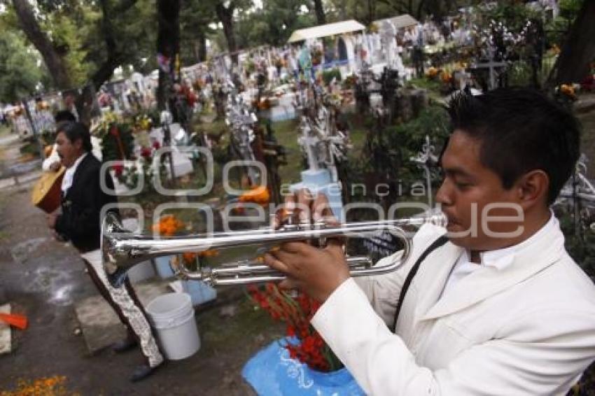 DÍA DE MUERTOS . PANTEÓN