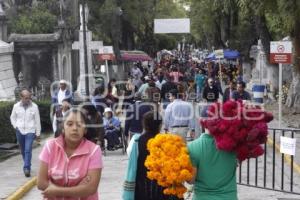 DÍA DE MUERTOS . PANTEÓN