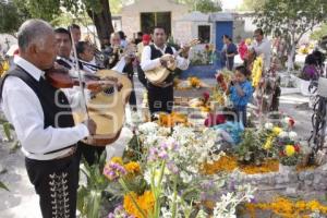 DÍA DE MUERTOS . PANTEÓN