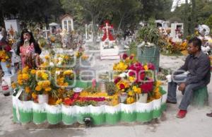 DÍA DE MUERTOS . PANTEÓN