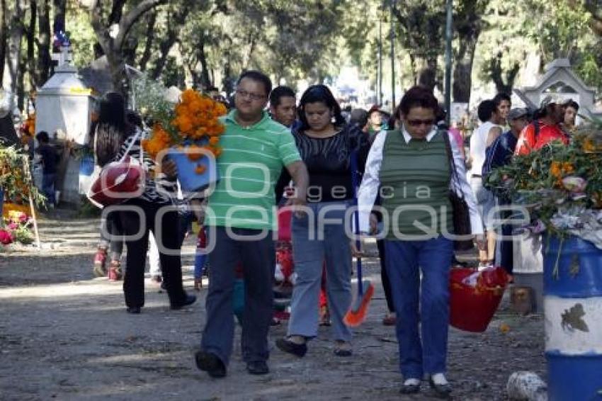 DÍA DE MUERTOS . PANTEÓN