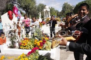 DÍA DE MUERTOS . PANTEÓN