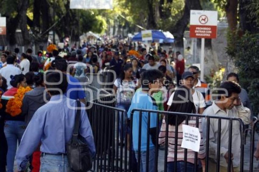 DÍA DE MUERTOS . PANTEÓN