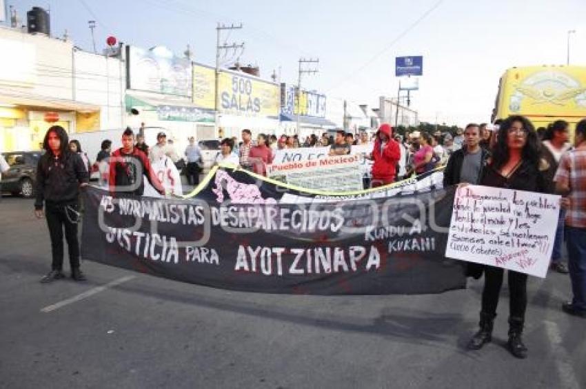 MARCHA POR AYOTZINAPA