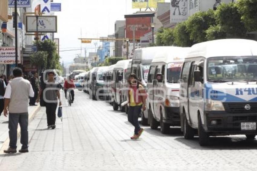 PARO DE TRANSPORTE . TEHUACÁN