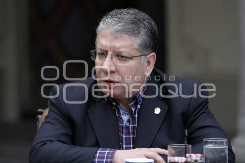 ENRIQUE DOGER - VÍCTOR GIORGANA