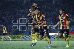 FÚTBOL . TIBURONES VS LEONES NEGROS