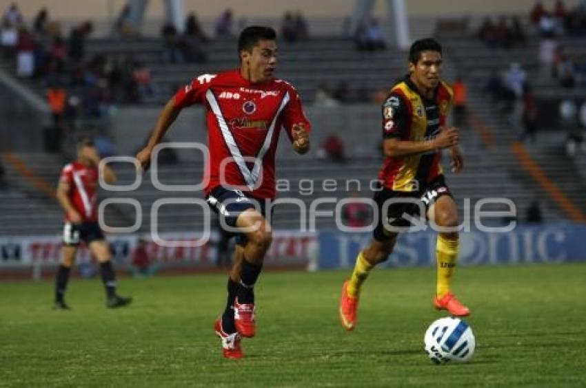 FÚTBOL . TIBURONES VS LEONES NEGROS